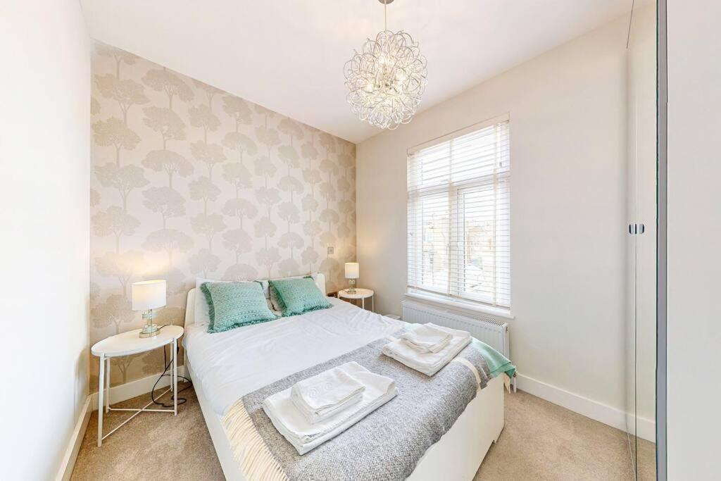 Stylish 2Bed2Bath Flat 4Min From Tube Station Villa Londen Buitenkant foto